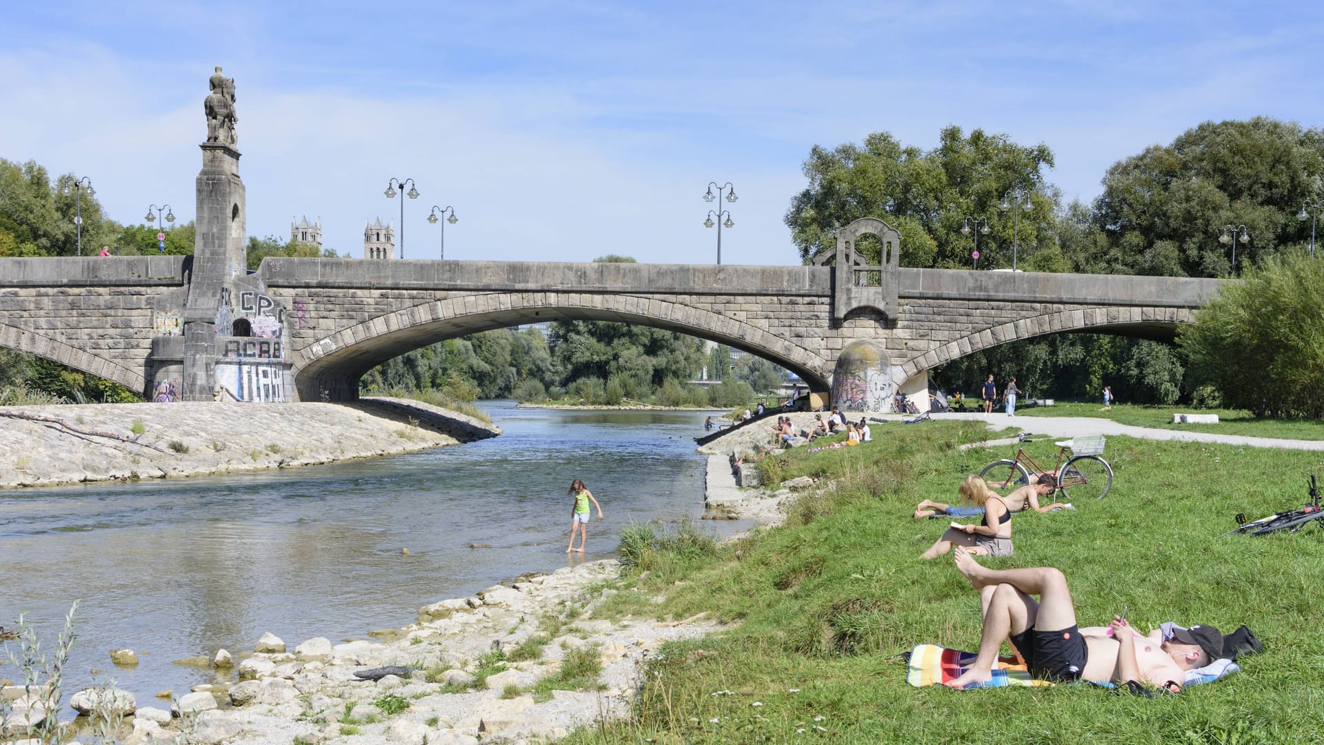 Die Wittelsbacherbrücke (Archivbild): Dort in der Nähe ereignete sich der Vorfall.