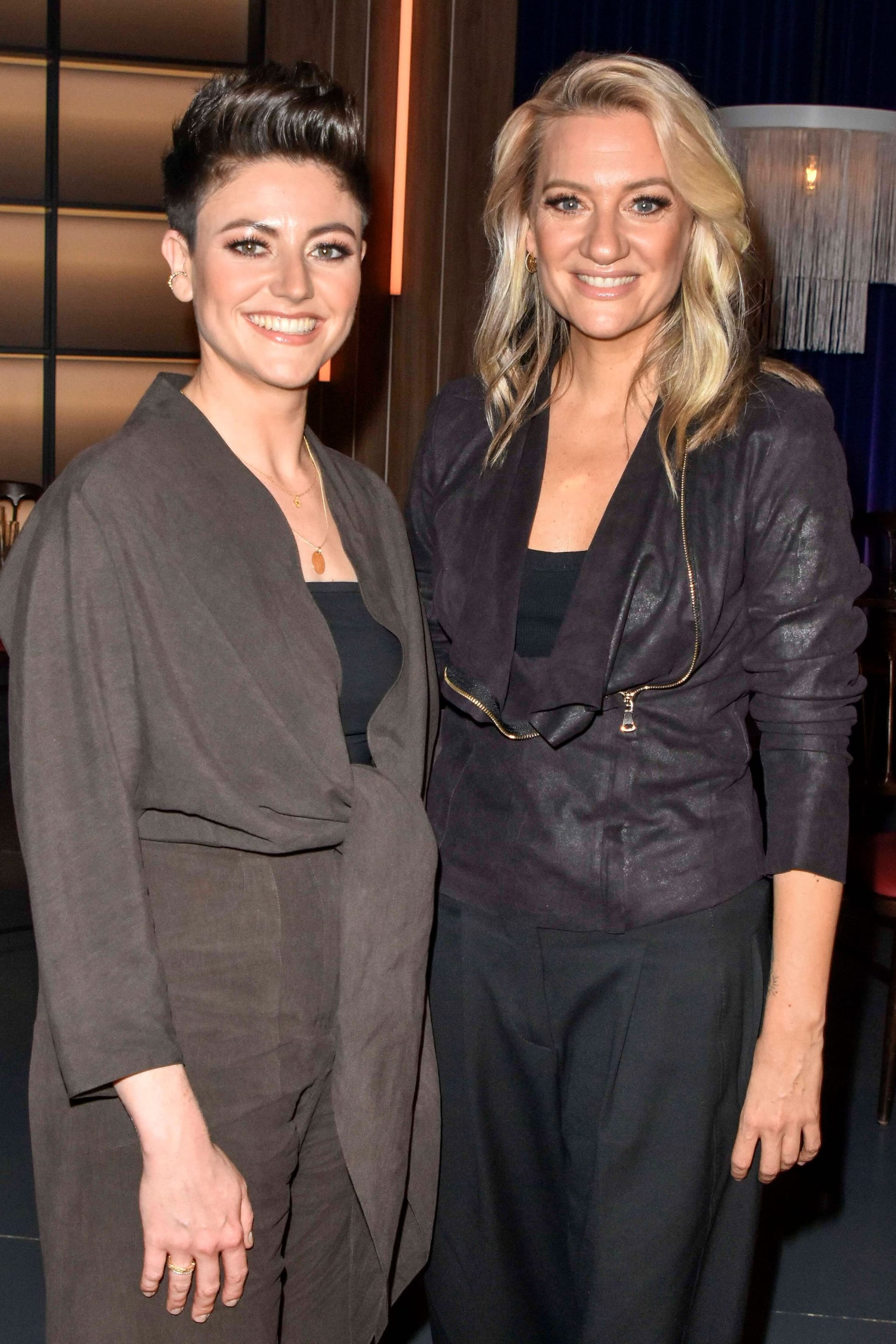Juliette Schoppmann mit ihrer Frau Tahnee: Die beiden heirateten 2023. Juliette Schoppmann mit ihrer Frau Tahnee: Die beiden heirateten 2023.