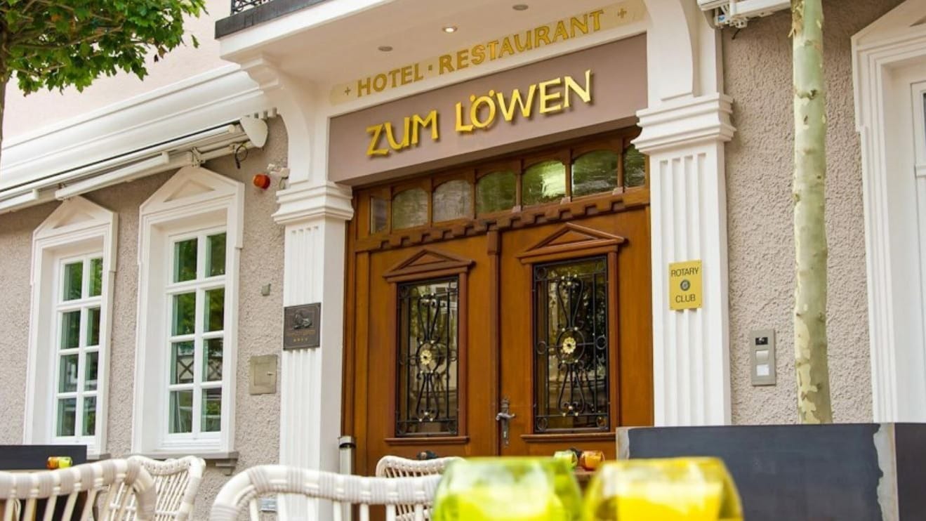 Gönnen Sie sich eine Auszeit im stilvollen Designhotel – inklusive Spa und kulinarischer Highlights, bereits ab 139 Euro für zwei Nächte.