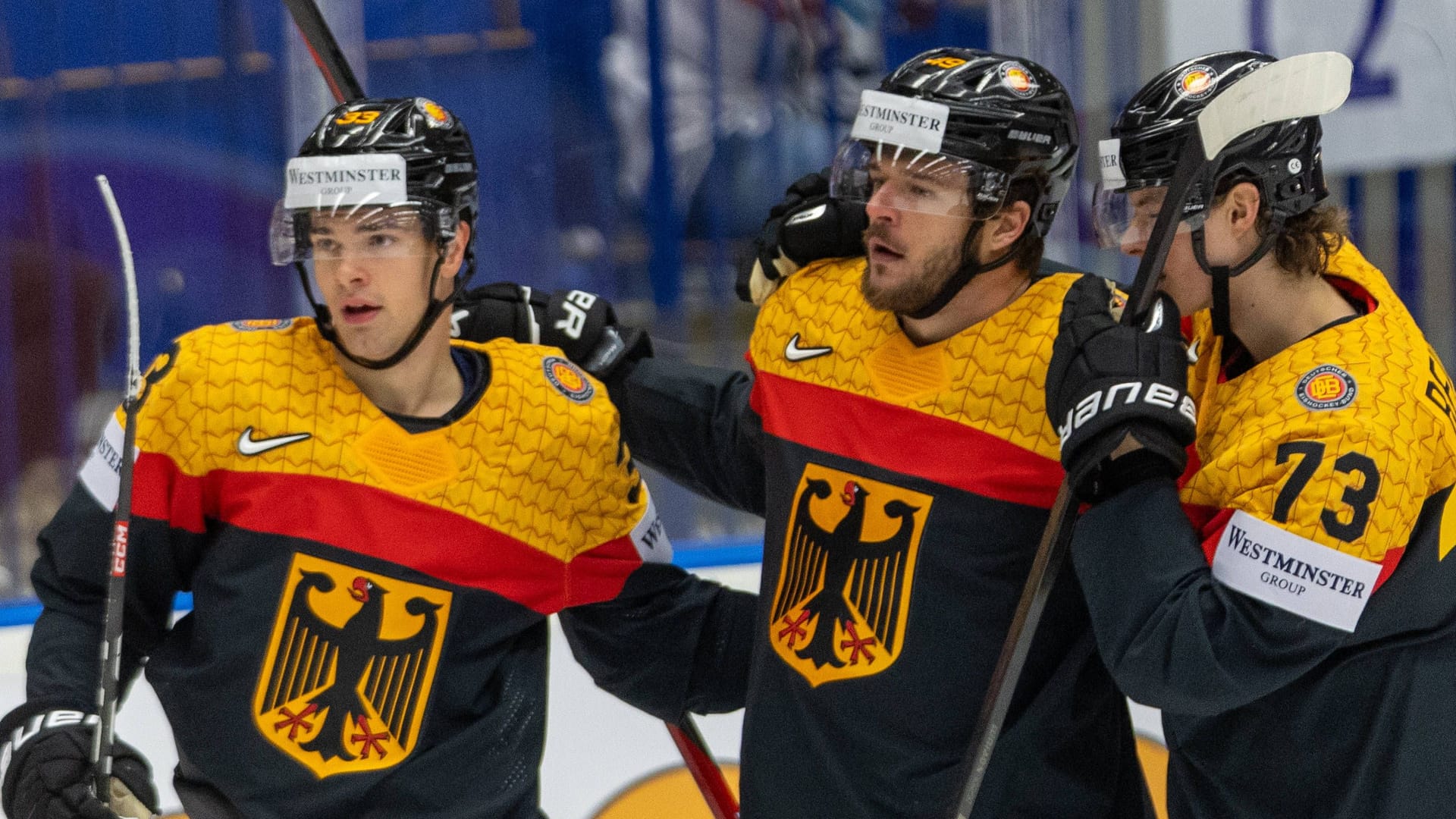 John Peterka, Lukas Kalble und Lukas Reichel (v. l. n. r.): Das Team trifft zunächst auf Ungarn.