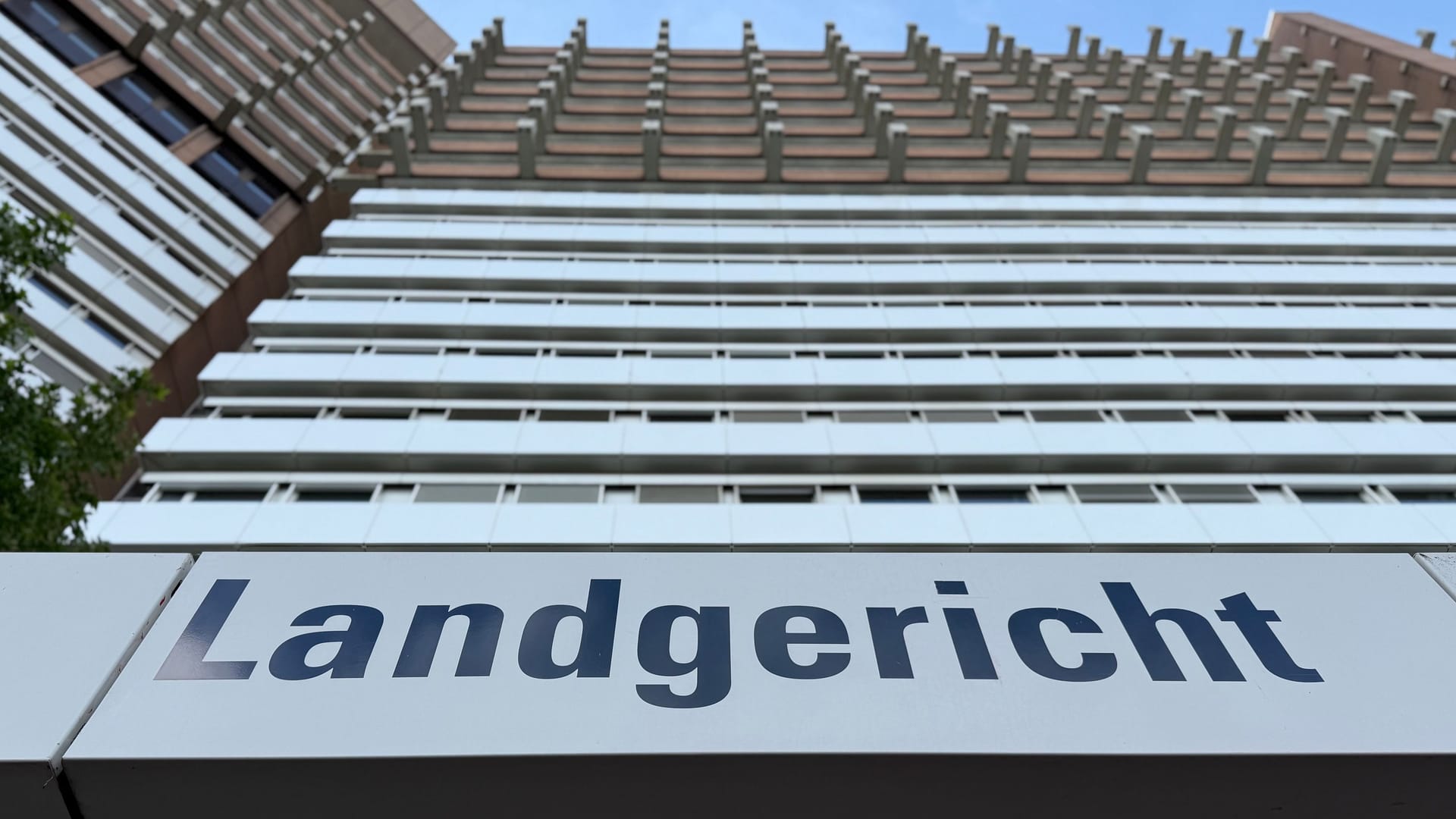 Das Kölner Landgericht: In den Kölner Drogenprozessen geben Aussagen Einblicke in die Tage vor und nach dem spektakulären Marihuana-Raub aus einer Lagerhalle in Hürth. Das Kölner Landgericht: In den Kölner Drogenprozessen geben Aussagen Einblicke in die Tage vor und nach dem spektakulären Marihuana-Raub aus einer Lagerhalle in Hürth.
