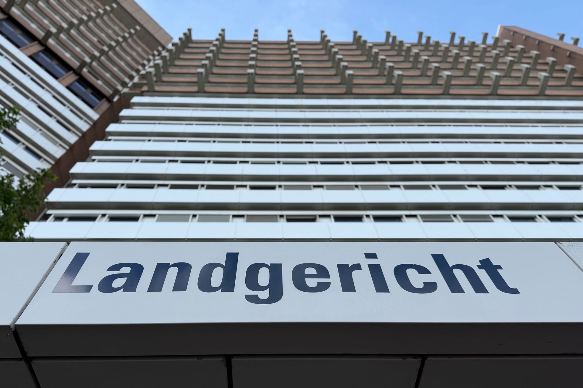 Das Kölner Landgericht: In den Kölner Drogenprozessen geben Aussagen Einblicke in die Tage vor und nach dem spektakulären Marihuana-Raub aus einer Lagerhalle in Hürth.