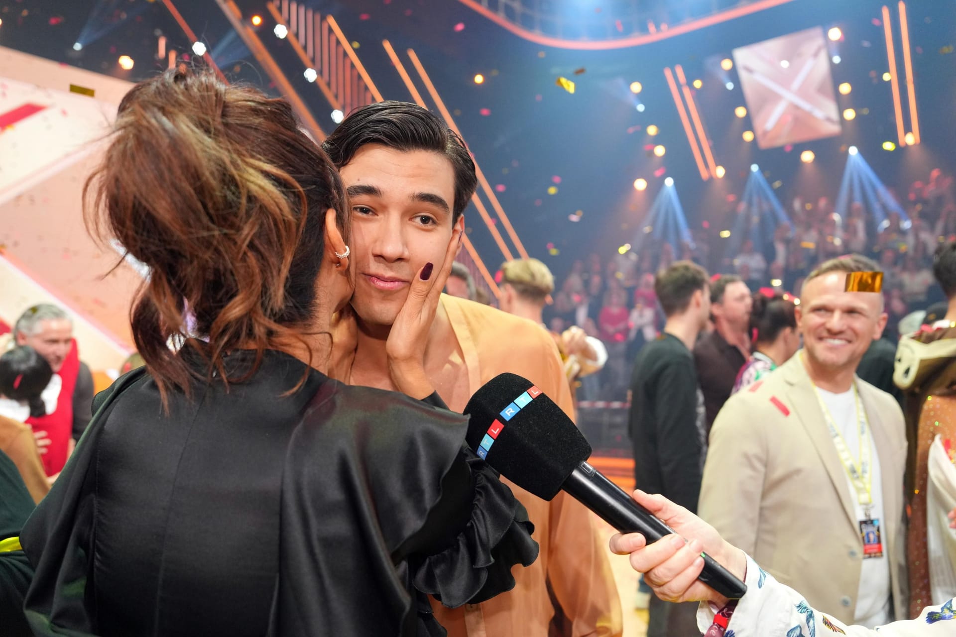 Diego Pooth ist "Dancing Star 2025". Seine Mutter Verona Pooth kann es nicht glauben.