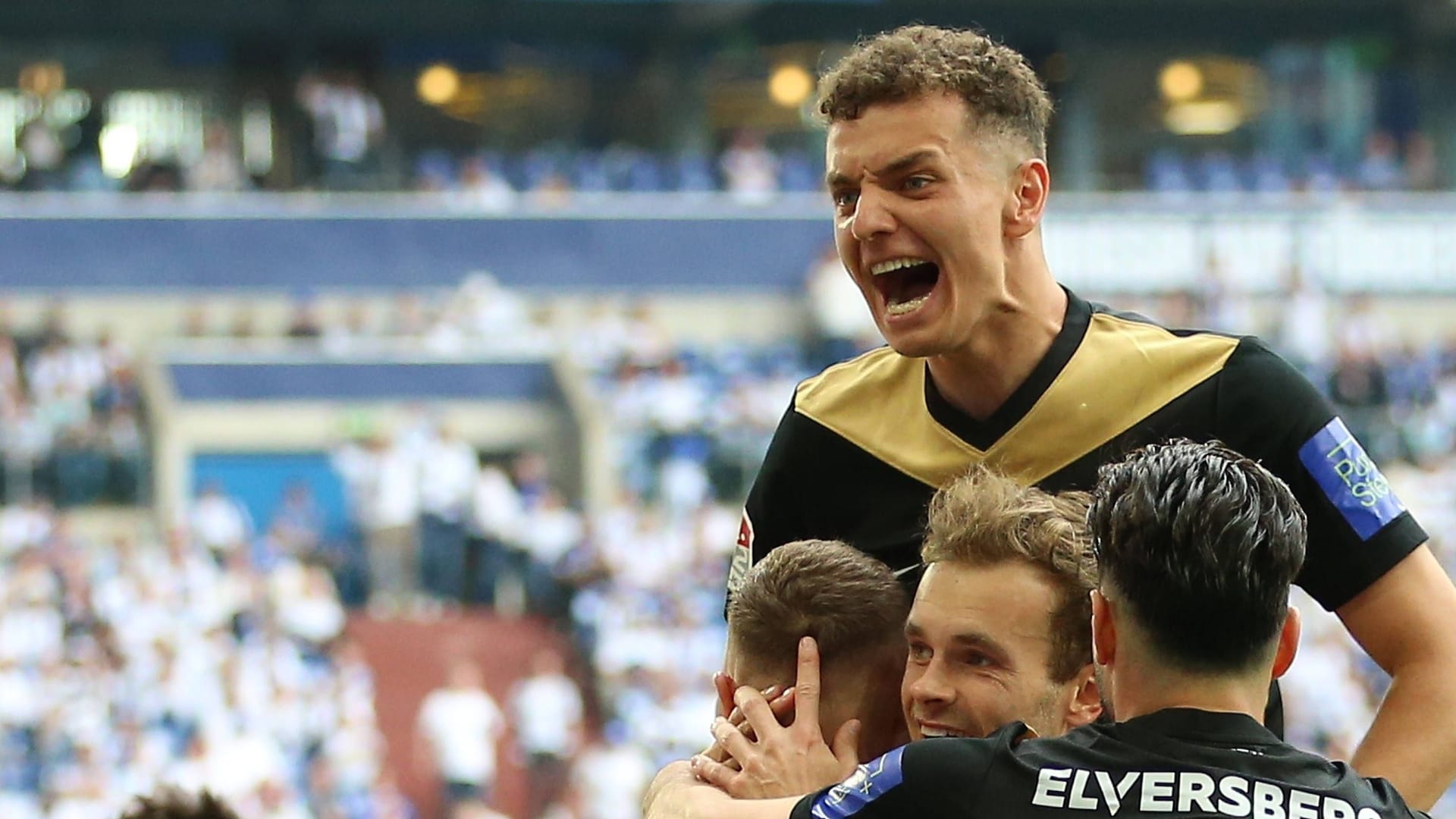 Jubel bei den Elversbergern: Sie spielen die Relegation gegen den 1. FC Heidenheim.