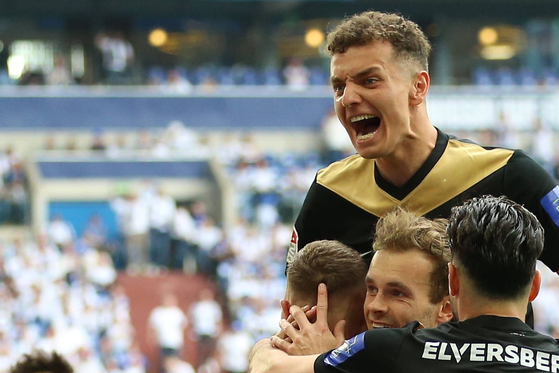 Jubel bei den Elversbergern: Sie spielen die Relegation gegen den 1. FC Heidenheim.