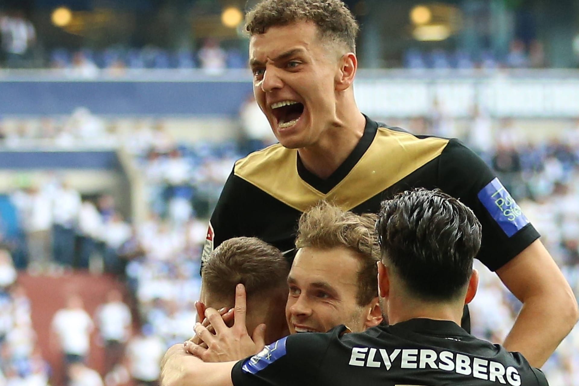 Jubel bei den Elversbergern: Sie spielen die Relegation gegen den 1. FC Heidenheim.