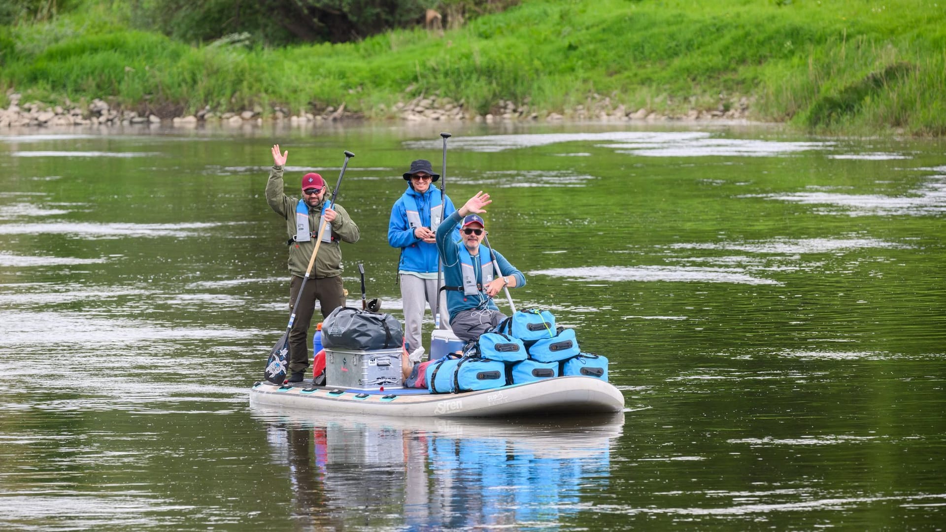 Die Gruppe will die Weser auf einer Länge von rund 430 Kilometer befahren – und das nonstop in 100 Stunden.