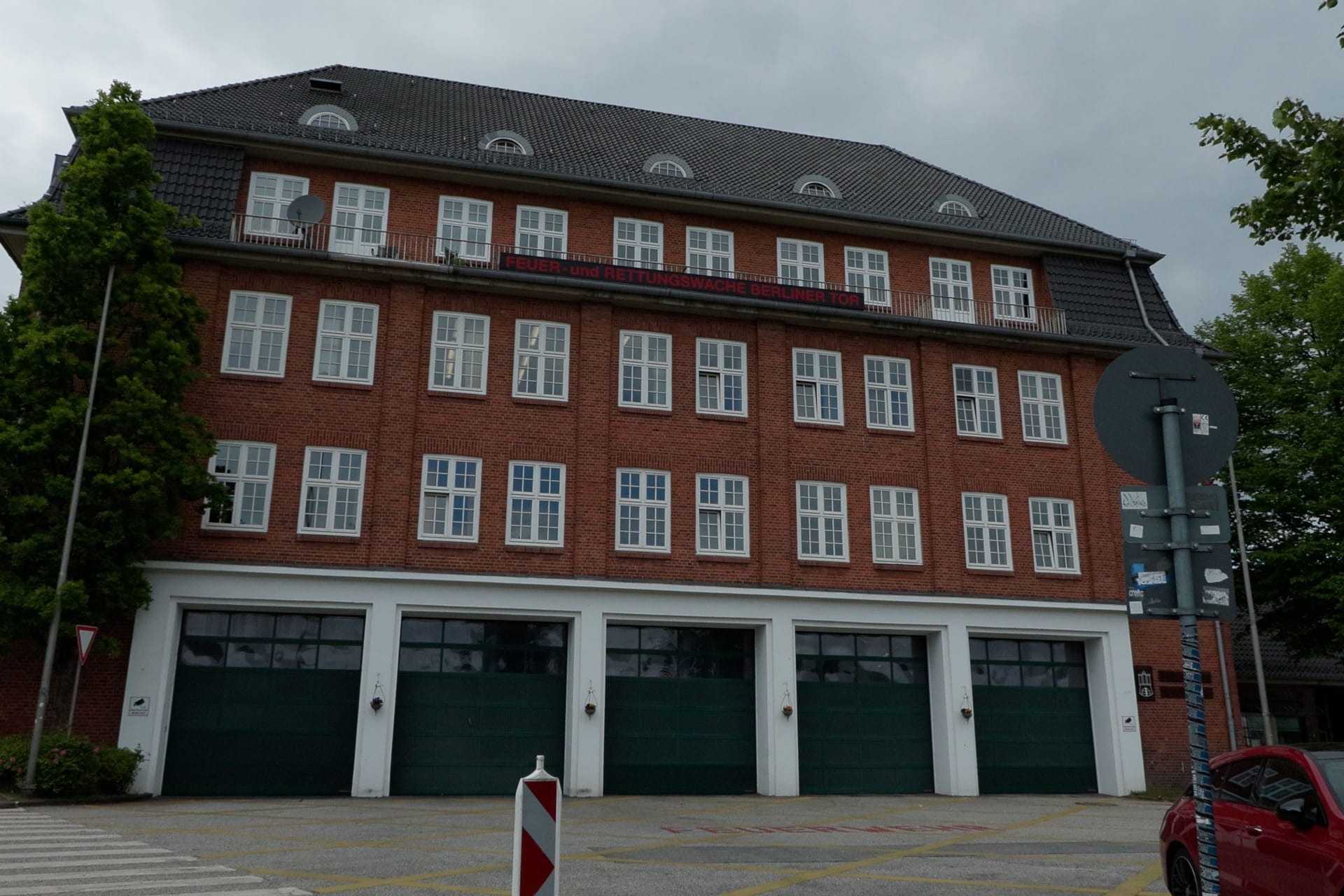Feuerwehr in Hamburg (Symbolfoto): Die Einsatzkräfte können seit 16.30 Uhr nicht auf ihren Funk zurückgreifen.