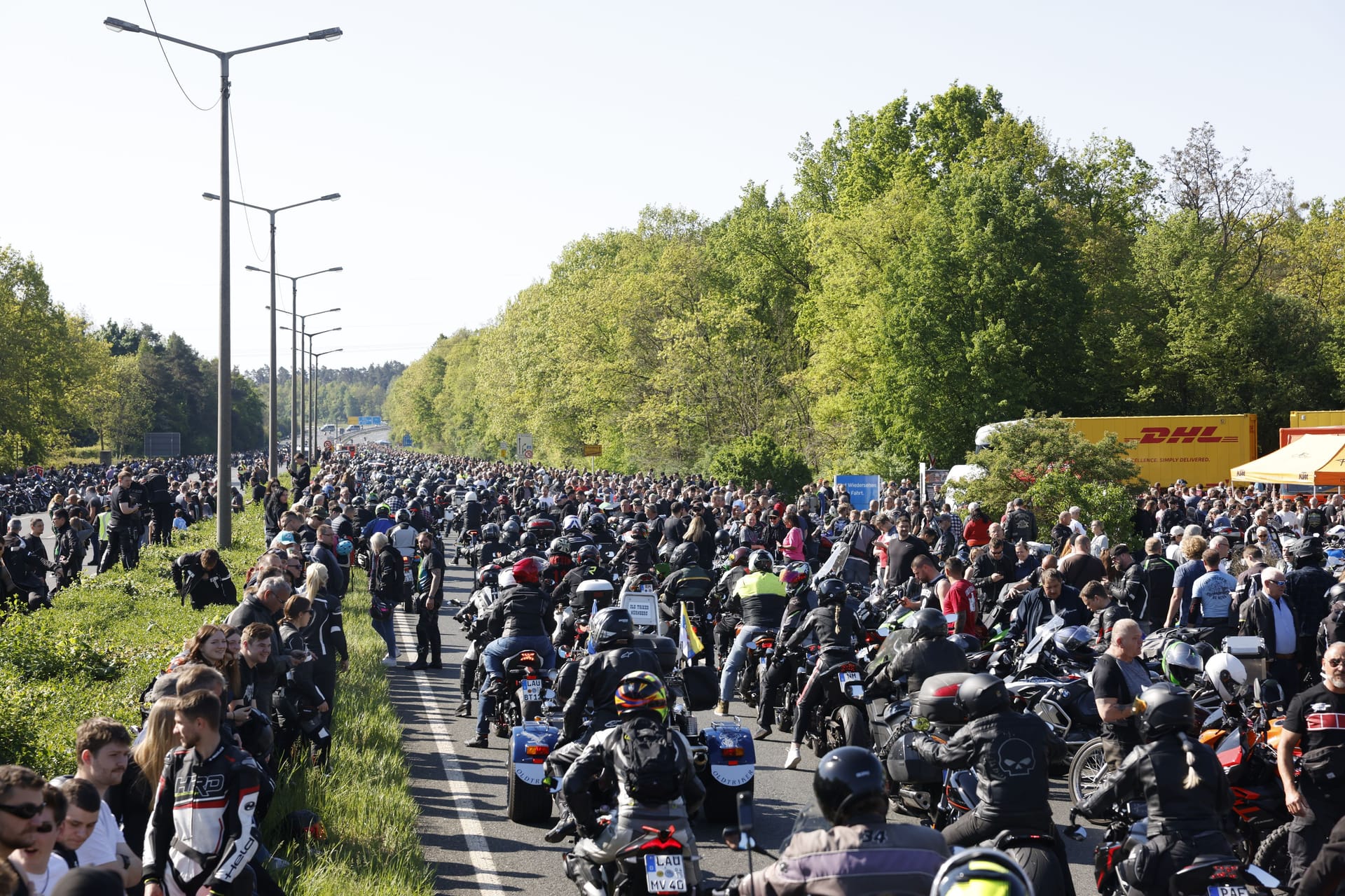 Die Münchner Straße in Nürnberg: Geschätzt 25.000 Motorradfahrer sammeln sich hier am 1. Mai.