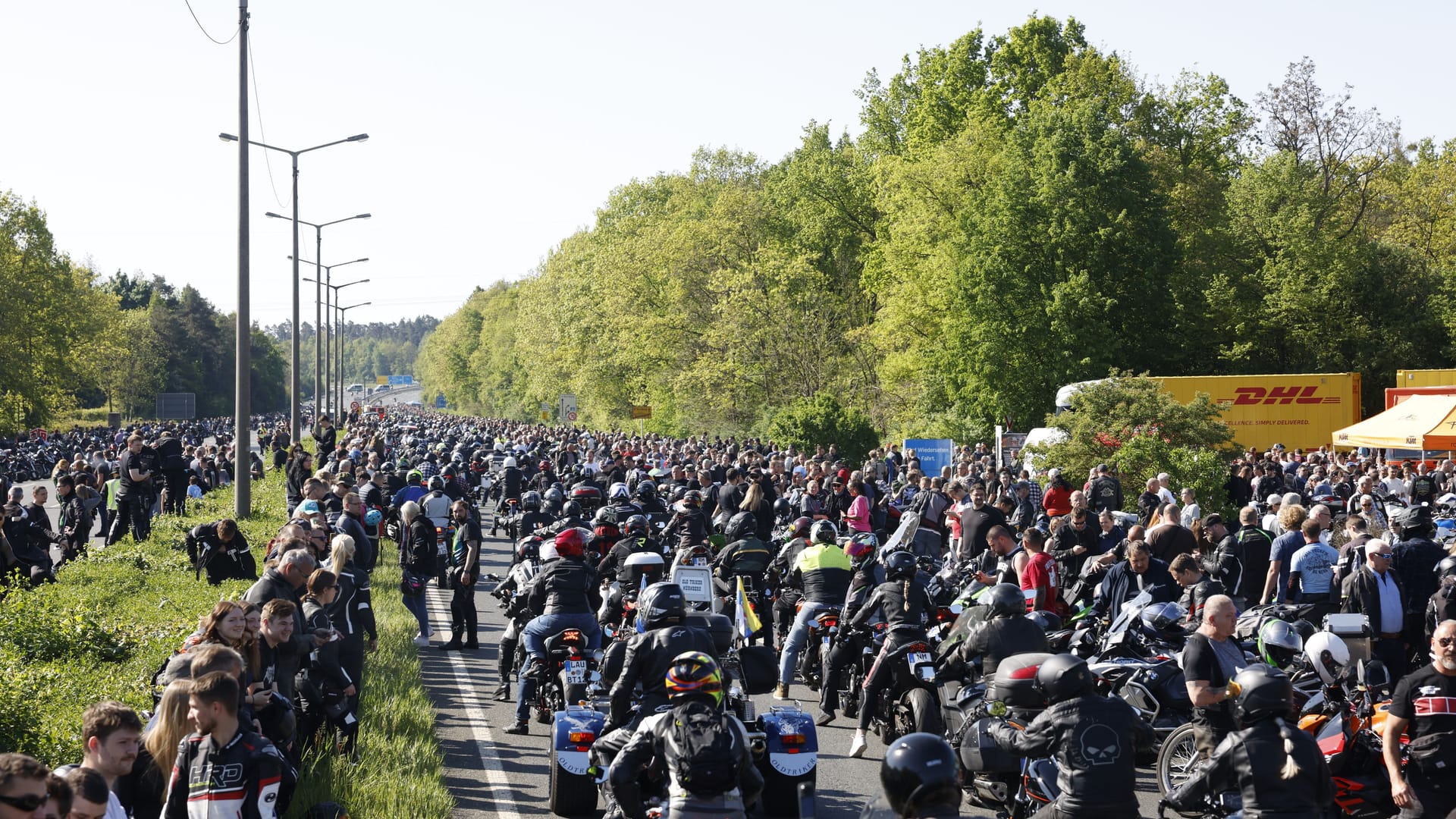 Die Münchner Straße in Nürnberg: Geschätzt 25.000 Motorradfahrer sammeln sich hier am 1. Mai.