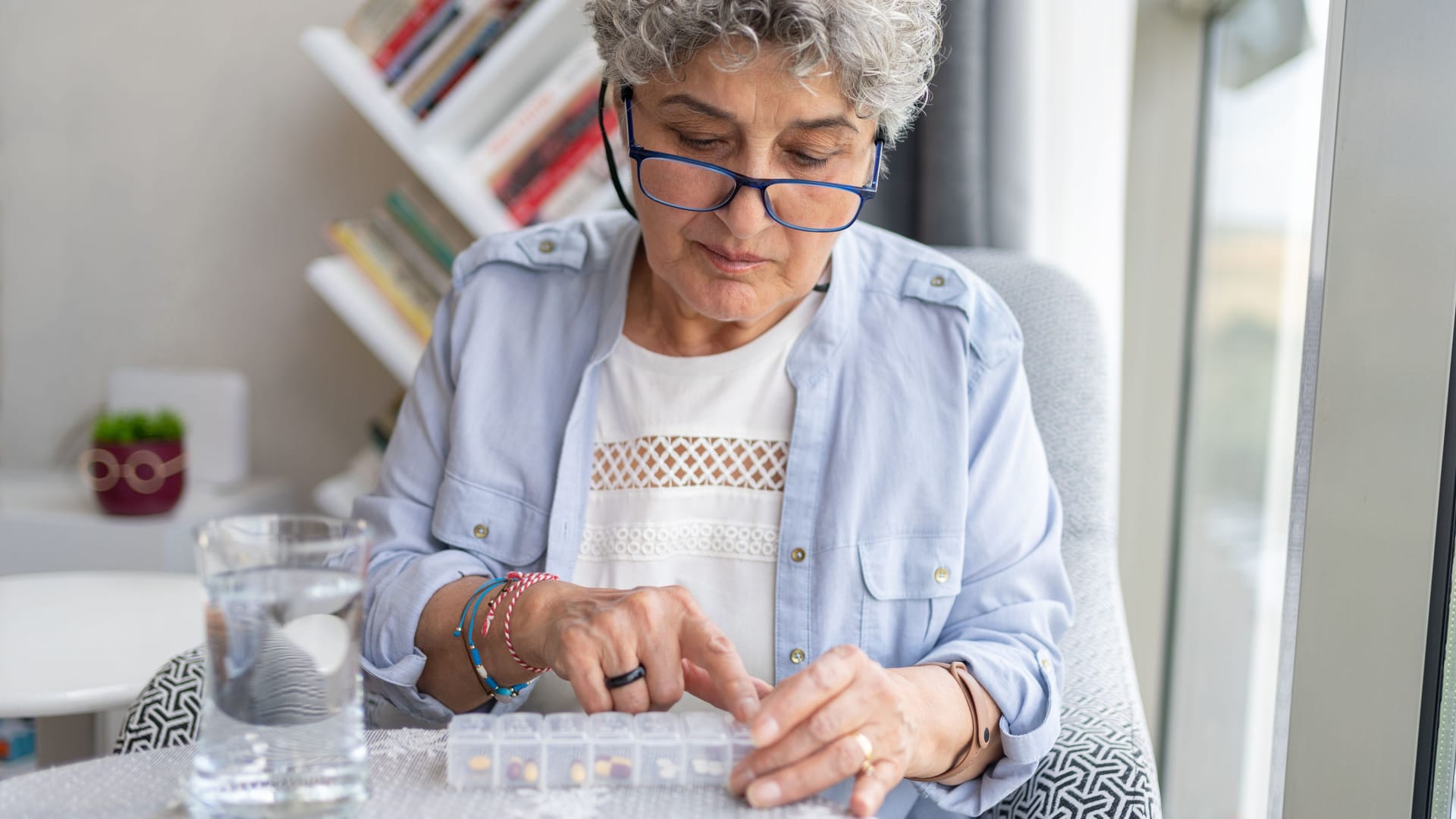 Metformin: Die Tablette muss mehrmals täglich während oder nach den Mahlzeiten eingenommen werden.