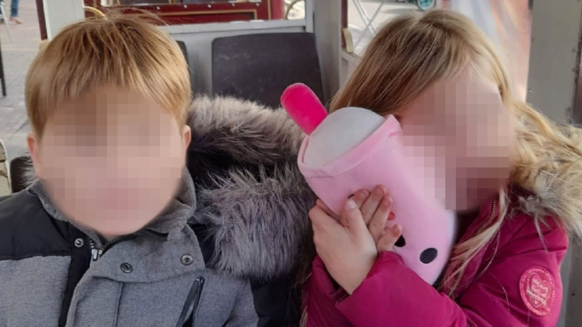 Die beiden vermissten Kinder: Ihr Vater hatte sie am Samstag mitgenommen und einen Brief hinterlassen. Die beiden vermissten Kinder: Ihr Vater hatte sie am Samstag mitgenommen und einen Brief hinterlassen.