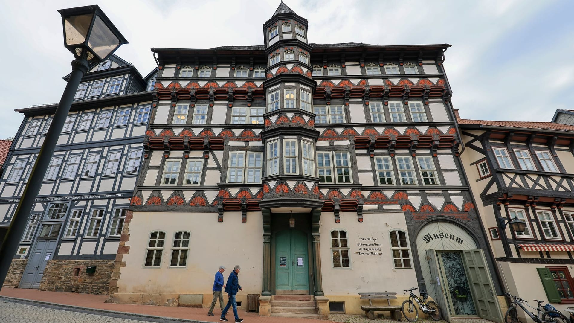 Beliebte Anlaufstelle in Stolberg: Passanten gehen vor dem Museum "Alte Münze" entlang. Beliebte Anlaufstelle in Stolberg: Passanten gehen vor dem Museum "Alte Münze" entlang.