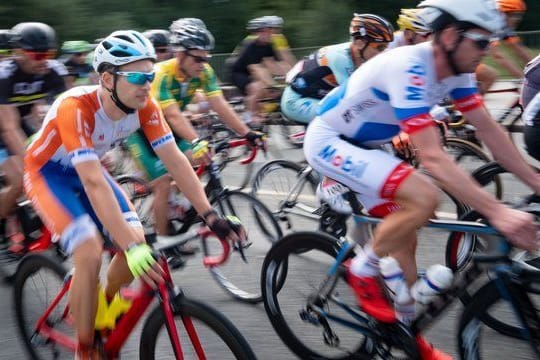 Fahrradrennen (Symbolbild): In Aachen kommt es am Wochenende zu Busverspätungen- und Ausfällen sowie Straßensperrungen.