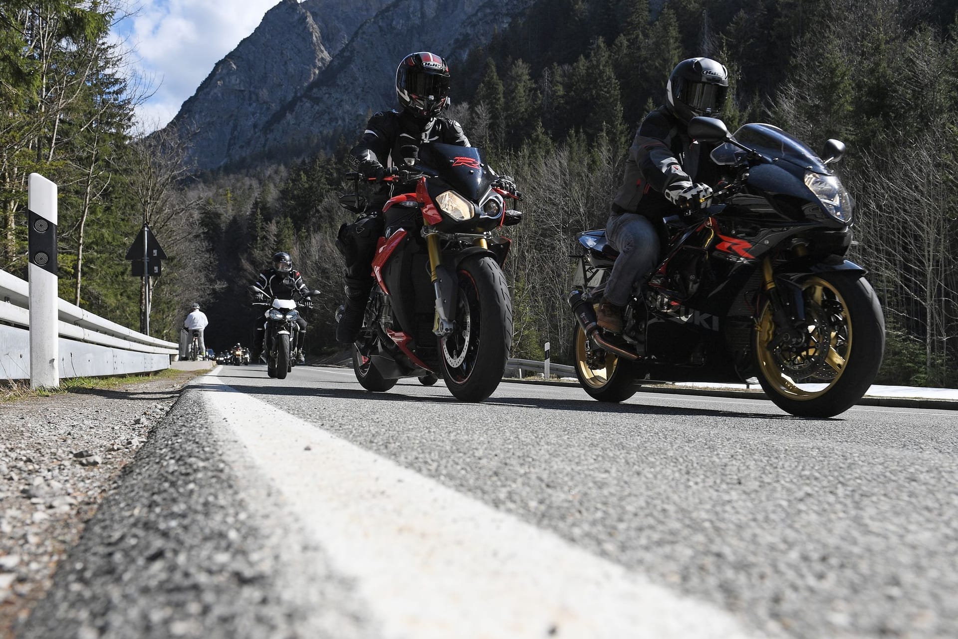 Motorradfahrer am Kesselberg
