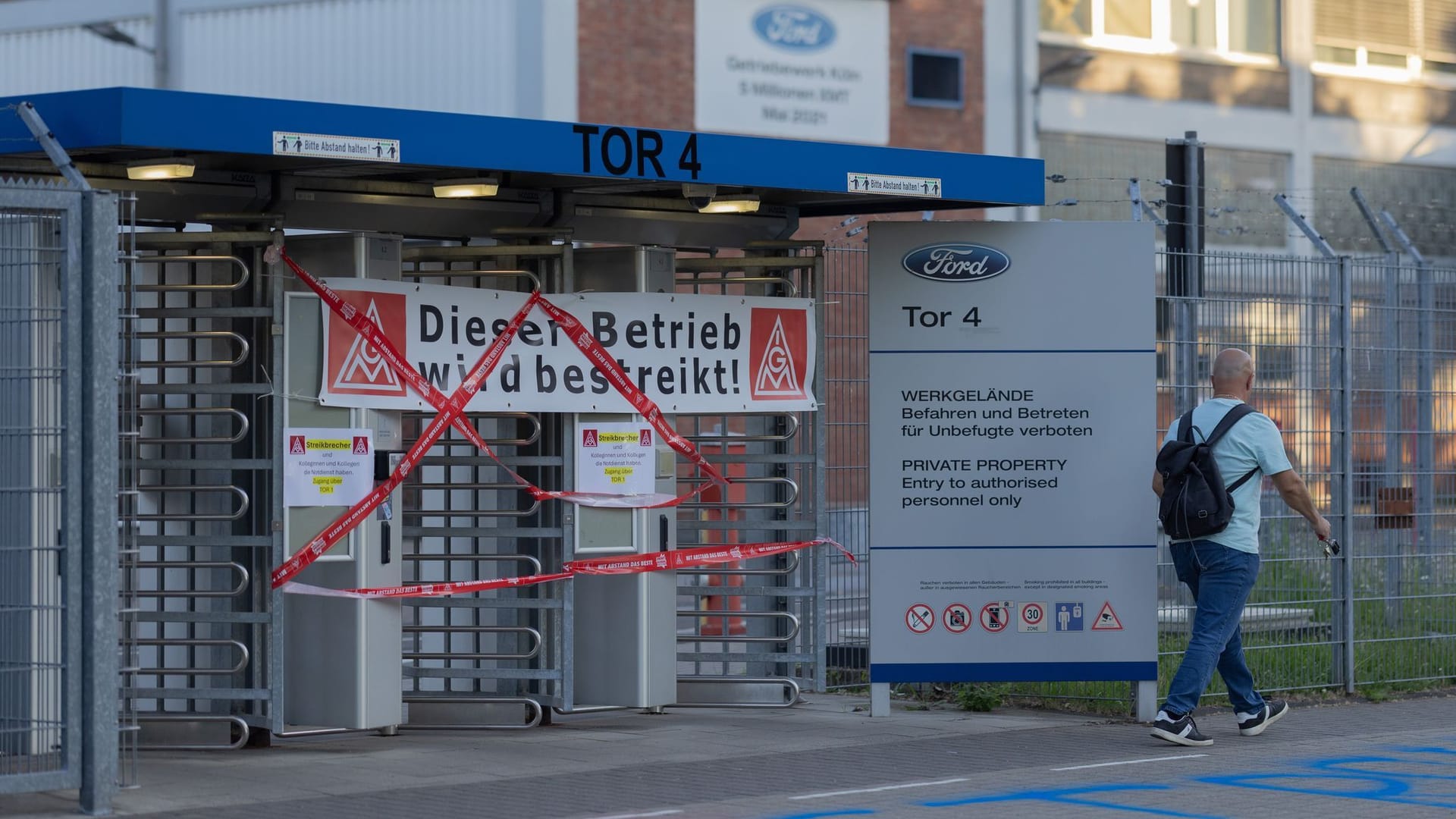 Erster Streik der Geschichte bei den Kölner Ford-Werken Erster Streik der Geschichte bei den Kölner Ford-Werken