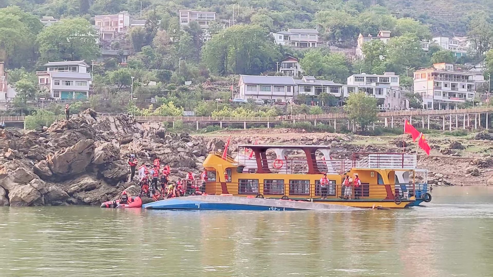 Unfall mit Ausflugsbooten in China