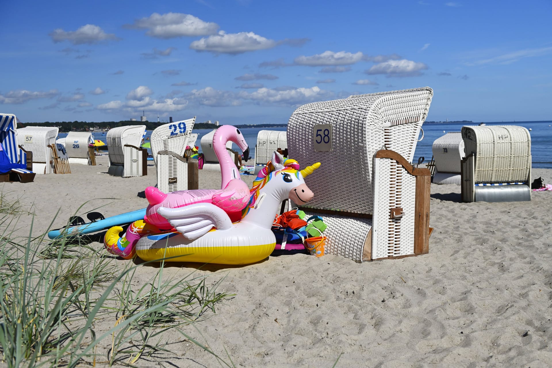 Strandkörbe am Ostseestrand von Scharbeutz: Deutsche machen gern Urlaub im eigenen Land.
