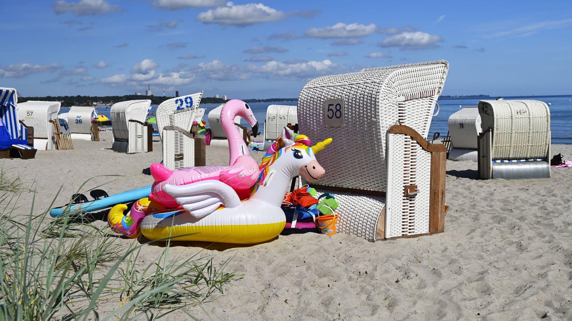Strandkörbe am Ostseestrand von Scharbeutz: Deutsche machen gern Urlaub im eigenen Land.