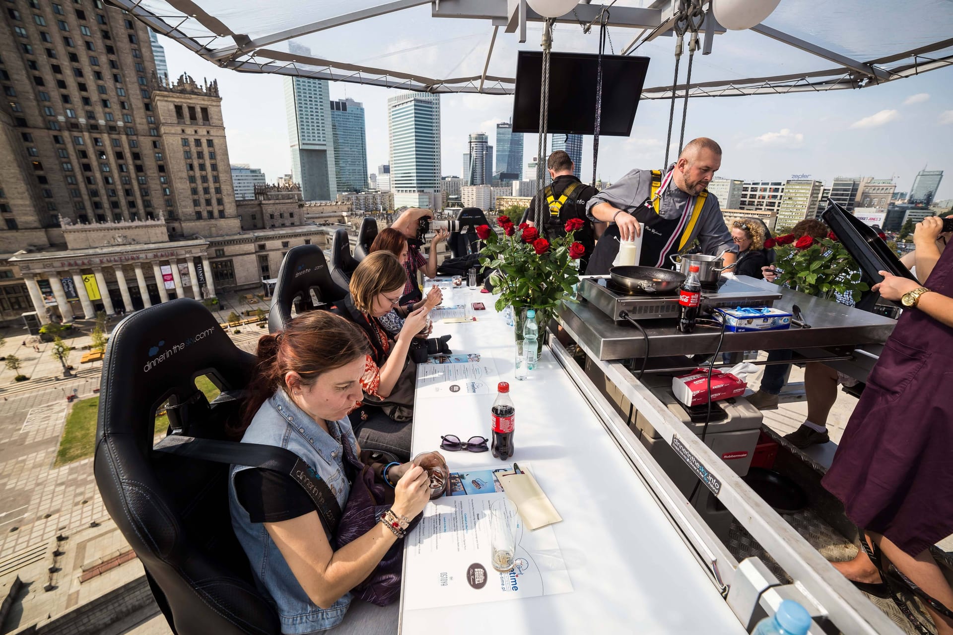 Das "Dinner in the sky" war bereits in mehrere Städten zu Gast.