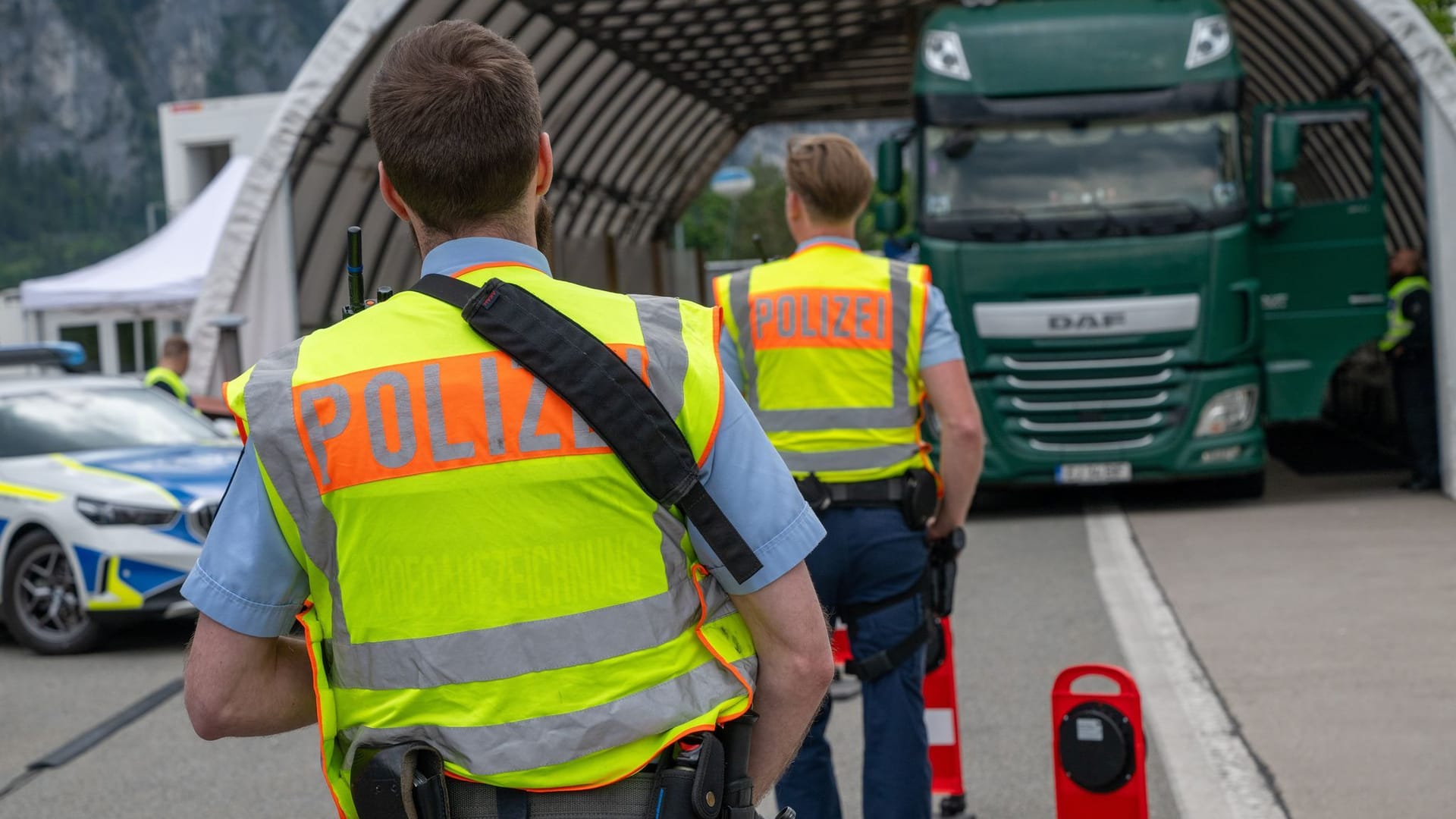 Bundespolizei kontrolliert Grenzübergang Kiefersfelden Bundespolizei kontrolliert Grenzübergang Kiefersfelden