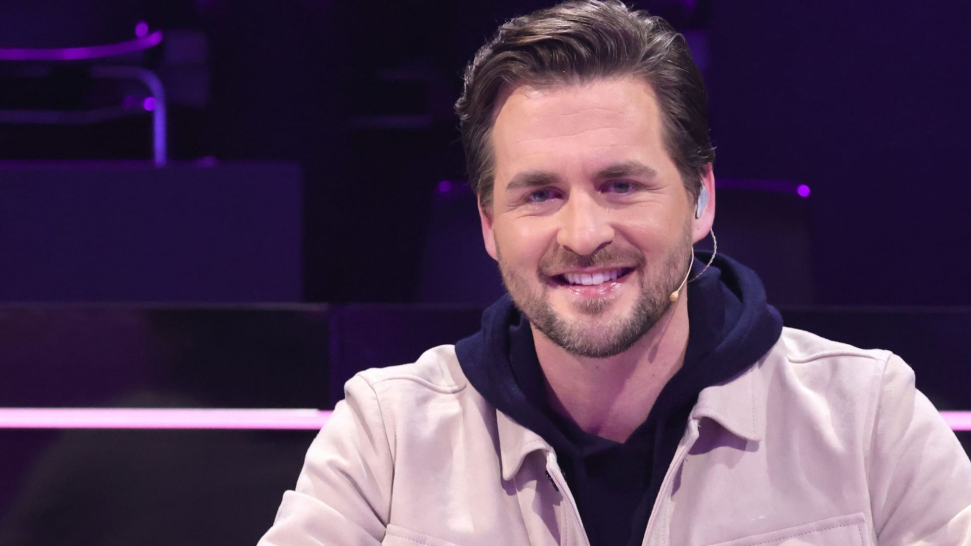 Alexander Klaws: Er ist seit sechs Jahren mit Nadja Scheiwiller verheiratet. Alexander Klaws: Er ist seit sechs Jahren mit Nadja Scheiwiller verheiratet.