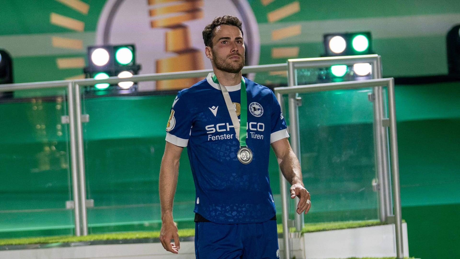 Christopher Lannert bei der Siegerehrung nach dem DFB-Pokalfinale: Der 26-Jährige wurde einst beim FC Bayern und 1860 München ausgebildet.