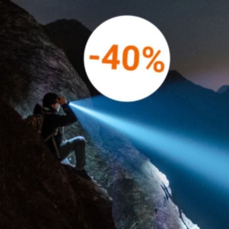 Besonders hell, vielseitig einsetzbar und robust: Bei Amazon ist aktuell eine Taschenlampe von Shadowhawk im Angebot (Symbolbild).