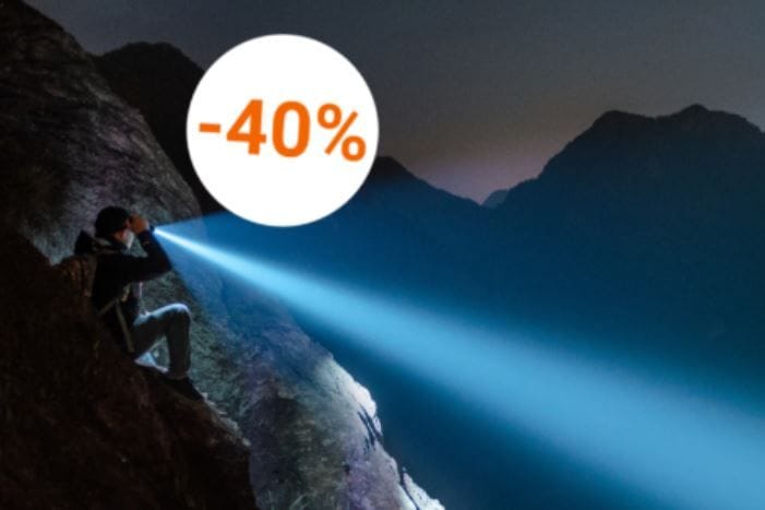 Besonders hell, vielseitig einsetzbar und robust: Bei Amazon ist aktuell eine Taschenlampe von Shadowhawk im Angebot (Symbolbild).