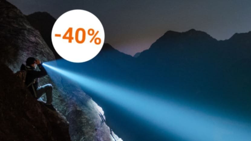 Besonders hell, vielseitig einsetzbar und robust: Bei Amazon ist aktuell eine Taschenlampe von Shadowhawk im Angebot (Symbolbild).