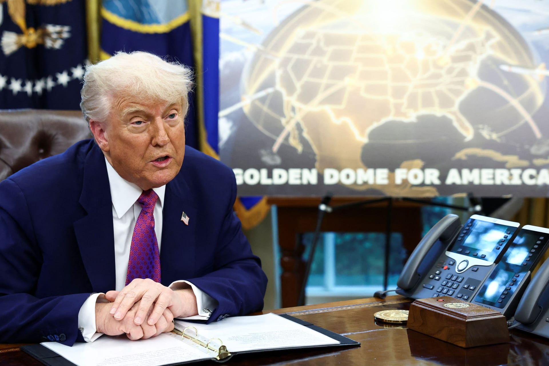Große Pläne: Der ehemalige Immobilienmakler und heutige US-Präsident Trump im Weißen Haus.