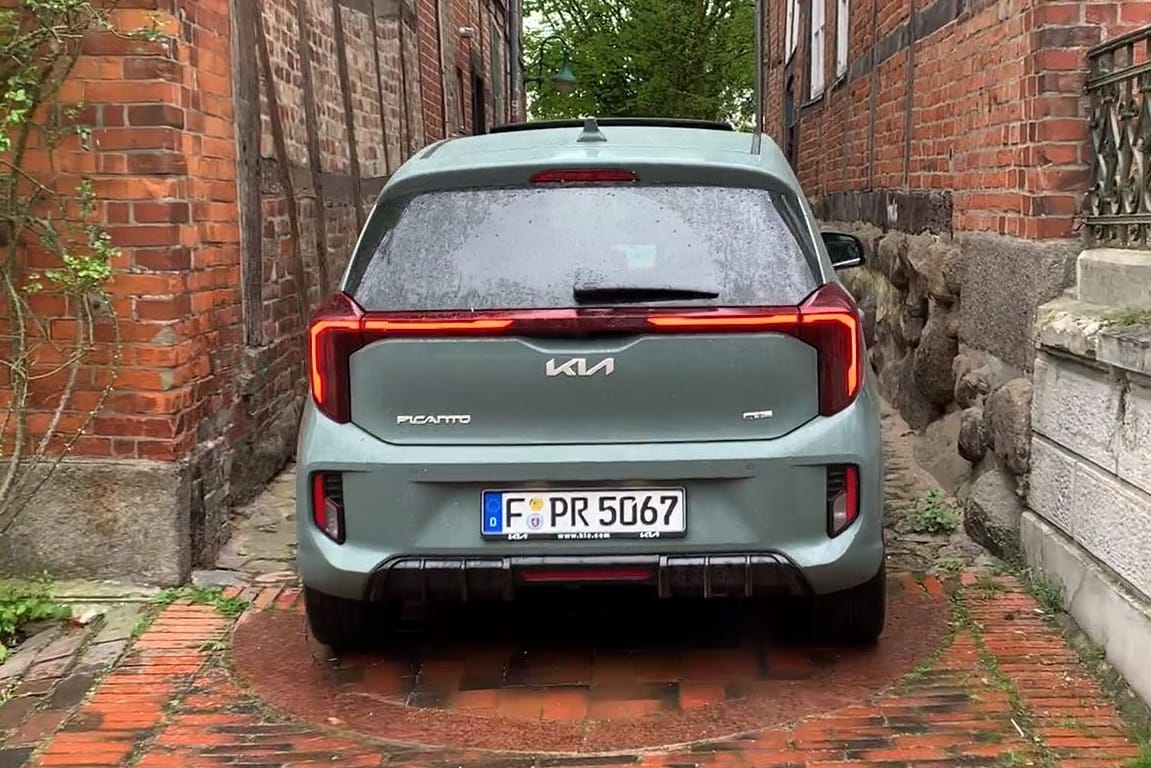 Passt auch durch enge Gassen: Der geliftete Kia Picanto vereint typische Kleinwagenqualitäten in sich.