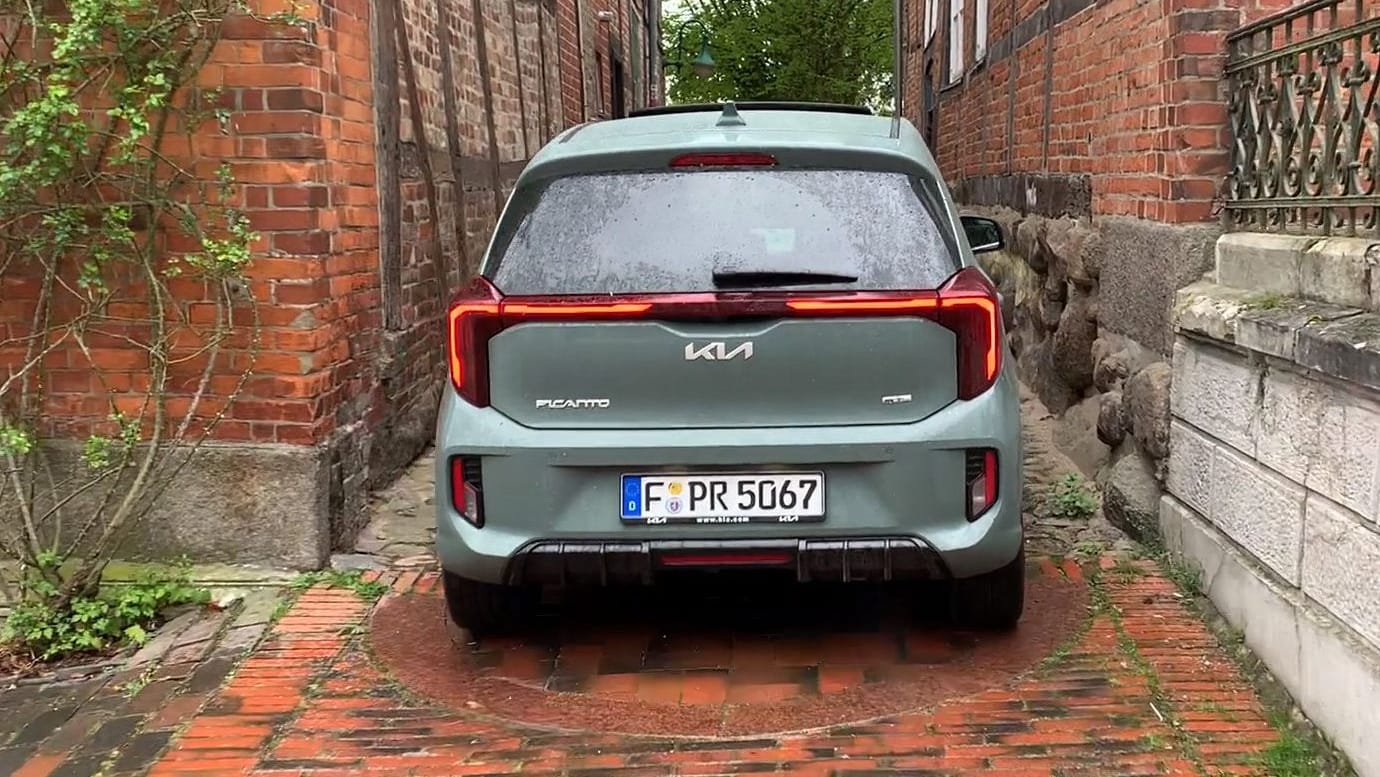 Passt auch durch enge Gassen: Der geliftete Kia Picanto vereint typische Kleinwagenqualitäten in sich.