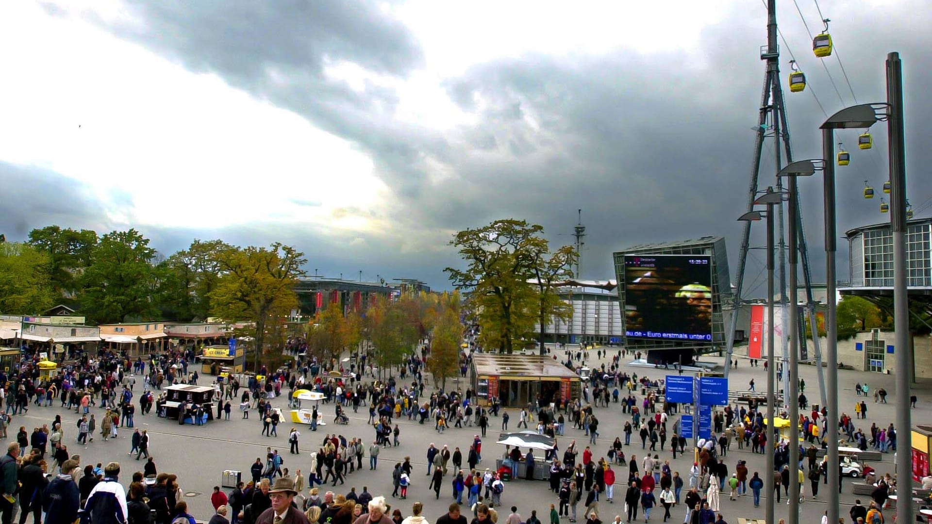 Eindrücke von der Expo 2000: Die Weltausstellung fand in Hannover in der Zeit vom 1. Juni bis zum 31. Oktober 2000 statt.