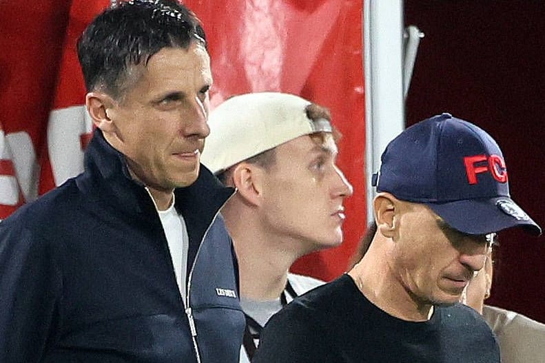 Christian Keller (l.) und Gerhard Struber: Das Kölner Duo muss vorzeitig gehen.
