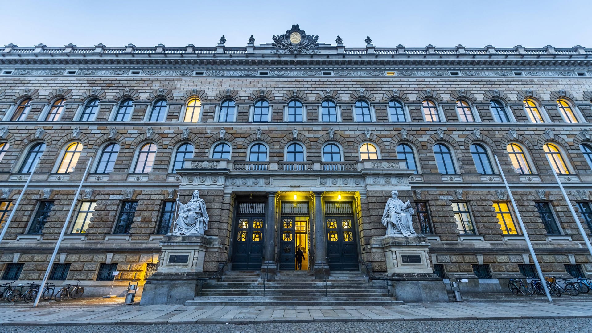 Das Landgericht in Dresden (Symbolfoto): Hier ist am Montag ein Mann wegen Vergewaltigung verurteilt worden.
