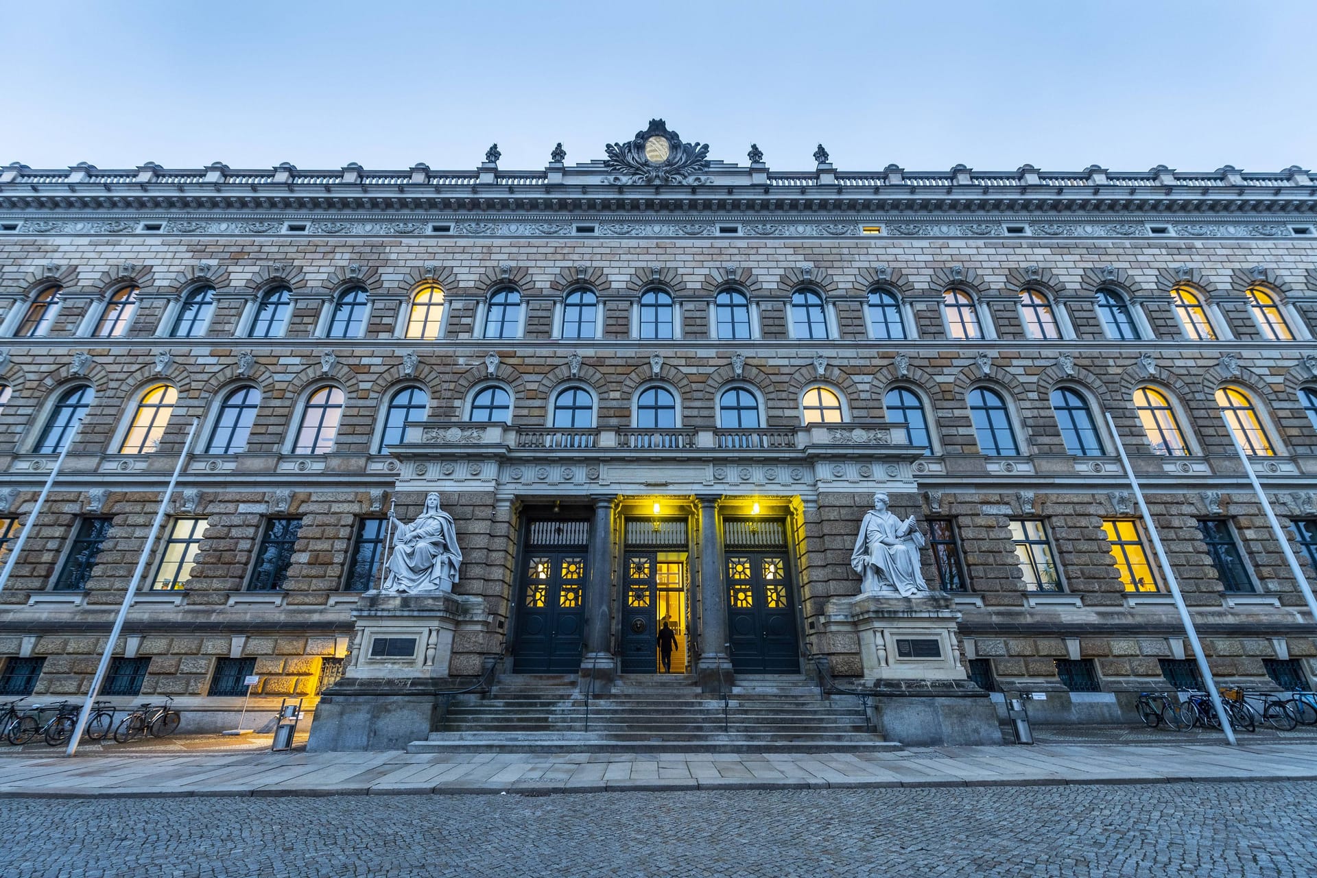 Das Landgericht in Dresden (Symbolfoto): Hier ist am Montag ein Mann wegen Vergewaltigung verurteilt worden.