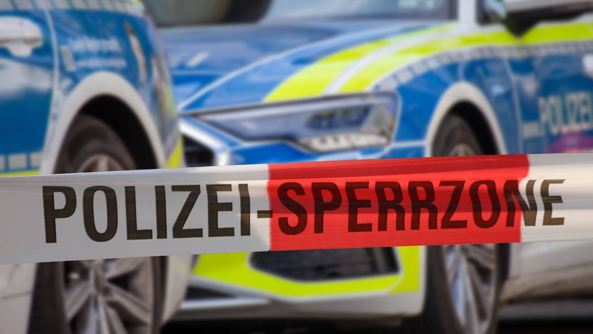 Polizeieinsatz (Symbolbild): In Hamburg-Jenfeld läuft ein größerer Polizeieinsatz.