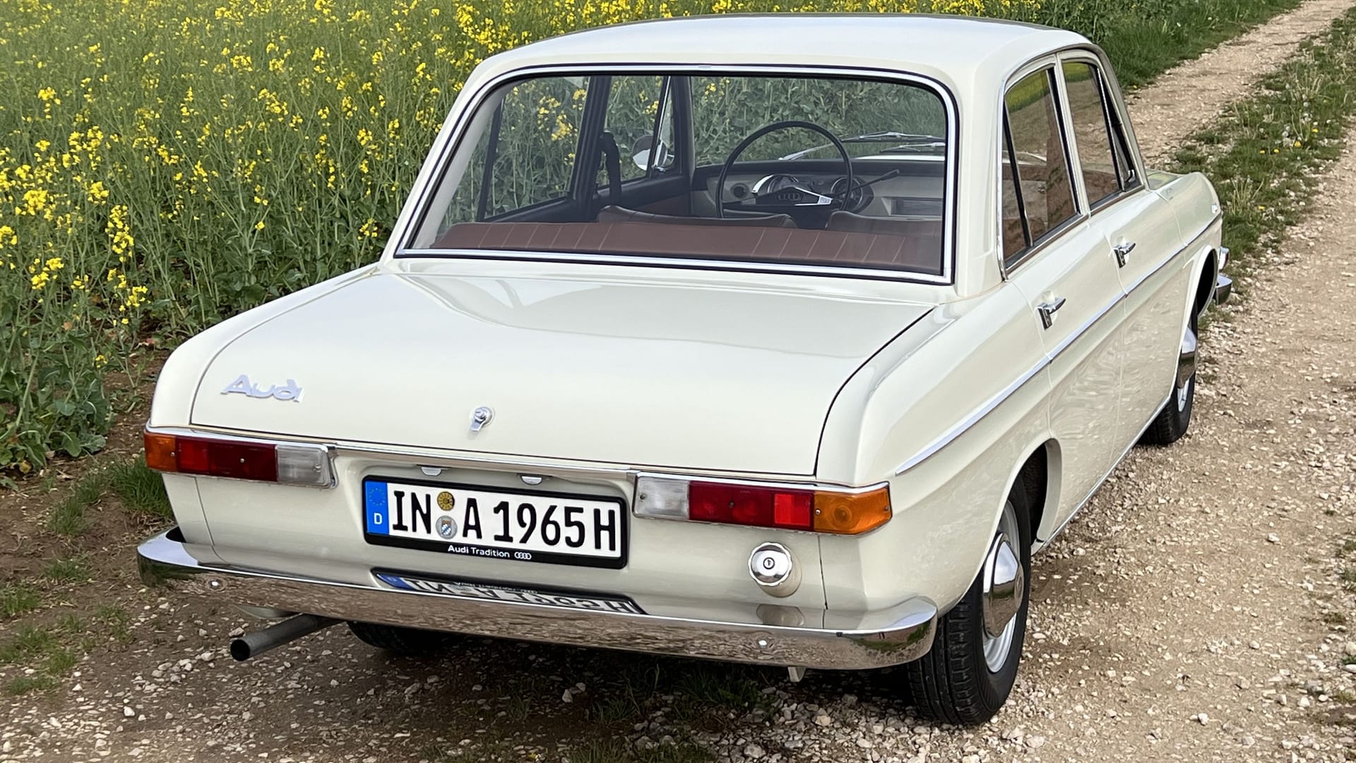 Schlichte Eleganz: Der erste Audi aus Ingolstadt verzichtete auf einen Typencode und überzeugte durch fortschrittliche Technik.