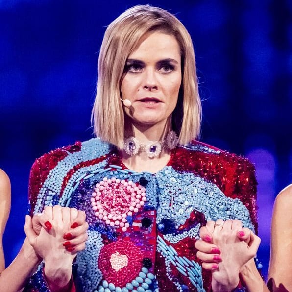 Die Moderatorinnen Michelle Hunziker und Hazel Brugger: Gemeinsam mit Sandra Studer begrüßen sie zum ESC in Basel.
