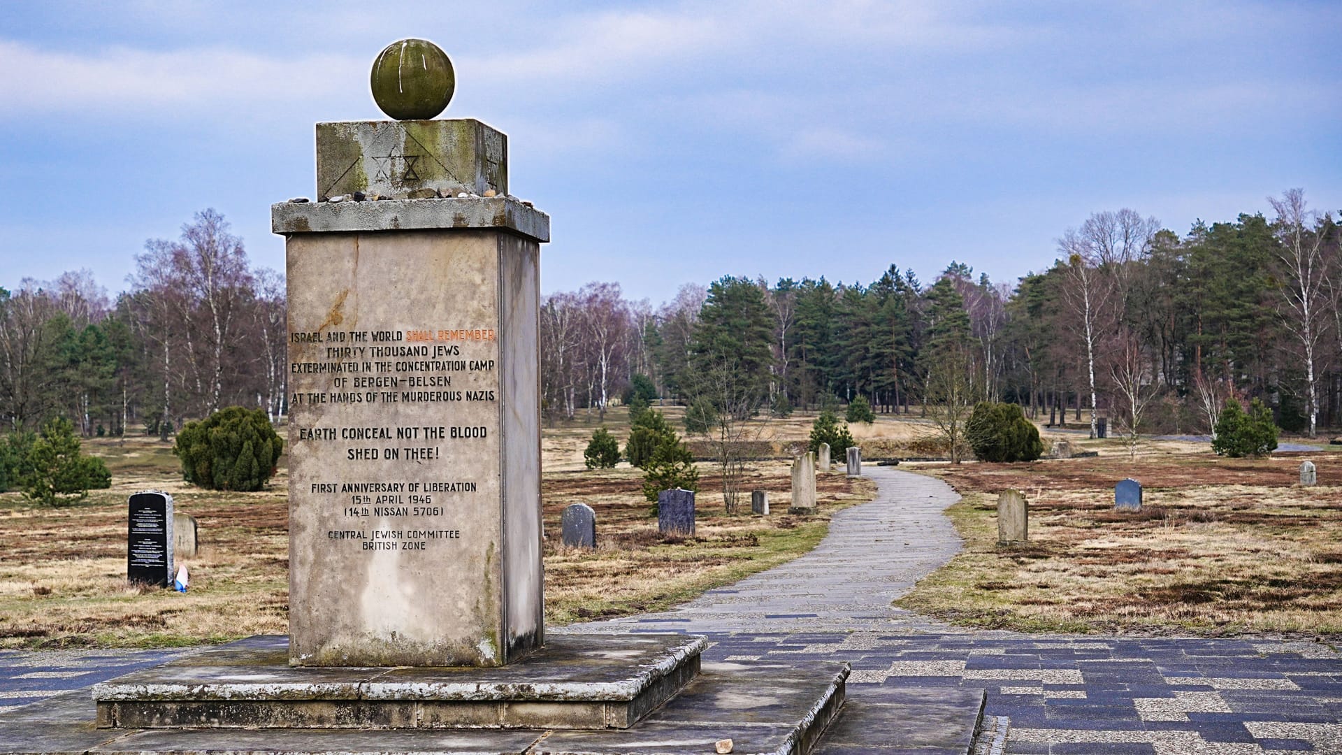 Jüdisches Mahnmal auf dem Gelände der Gedenkstätte: Es erinnert an die Opfer von Bergen-Belsen. Jüdisches Mahnmal auf dem Gelände der Gedenkstätte: Es erinnert an die Opfer von Bergen-Belsen.