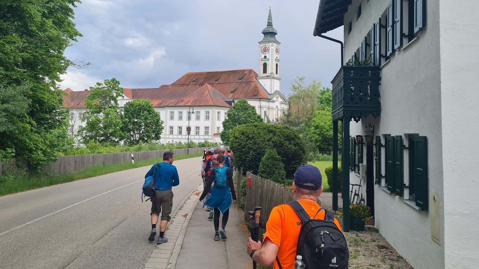 Vorbei am Kloster Hohenschäftlarn: