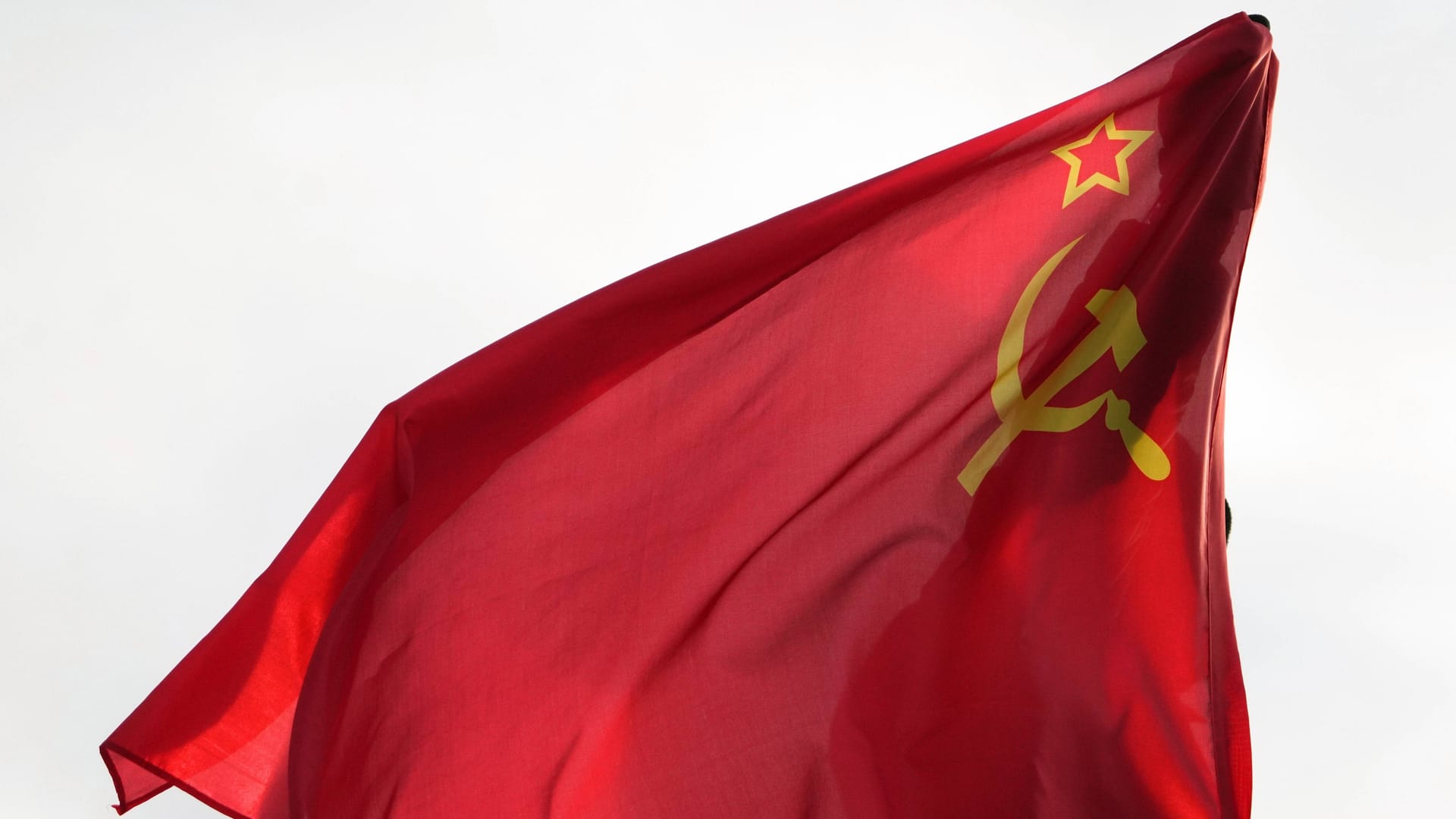Russia Skiing Champions Race 8838958 05.01.2025 A fan waves A USSR flag during the biathletes and skiers mixed relay during the Race of Champions event attended by best skiers and biathletes from Russia and Belarus, outside Ryazan, Russia. Alexander Vilf / Sputnik Ryazan region Russia