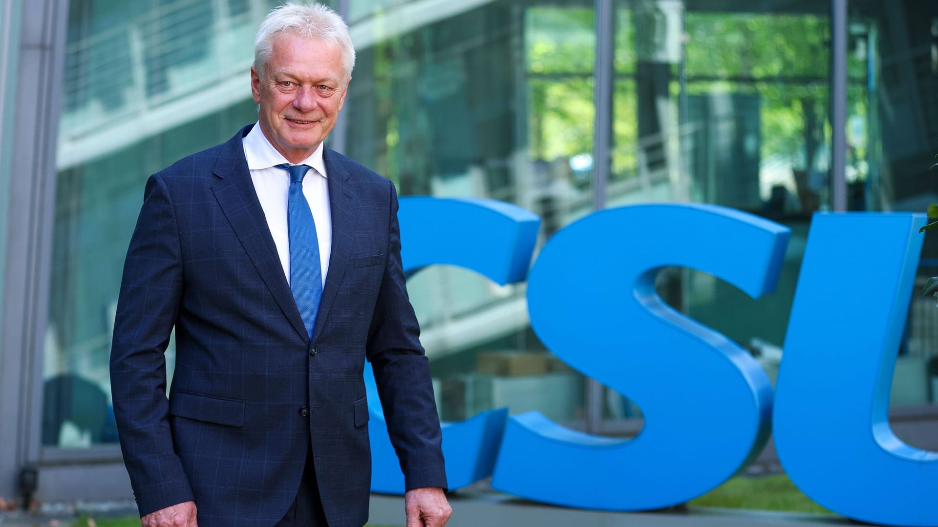 Alois Reiner vor dem Logo der CSU während der Vorstellung der neuen CSU Minister.