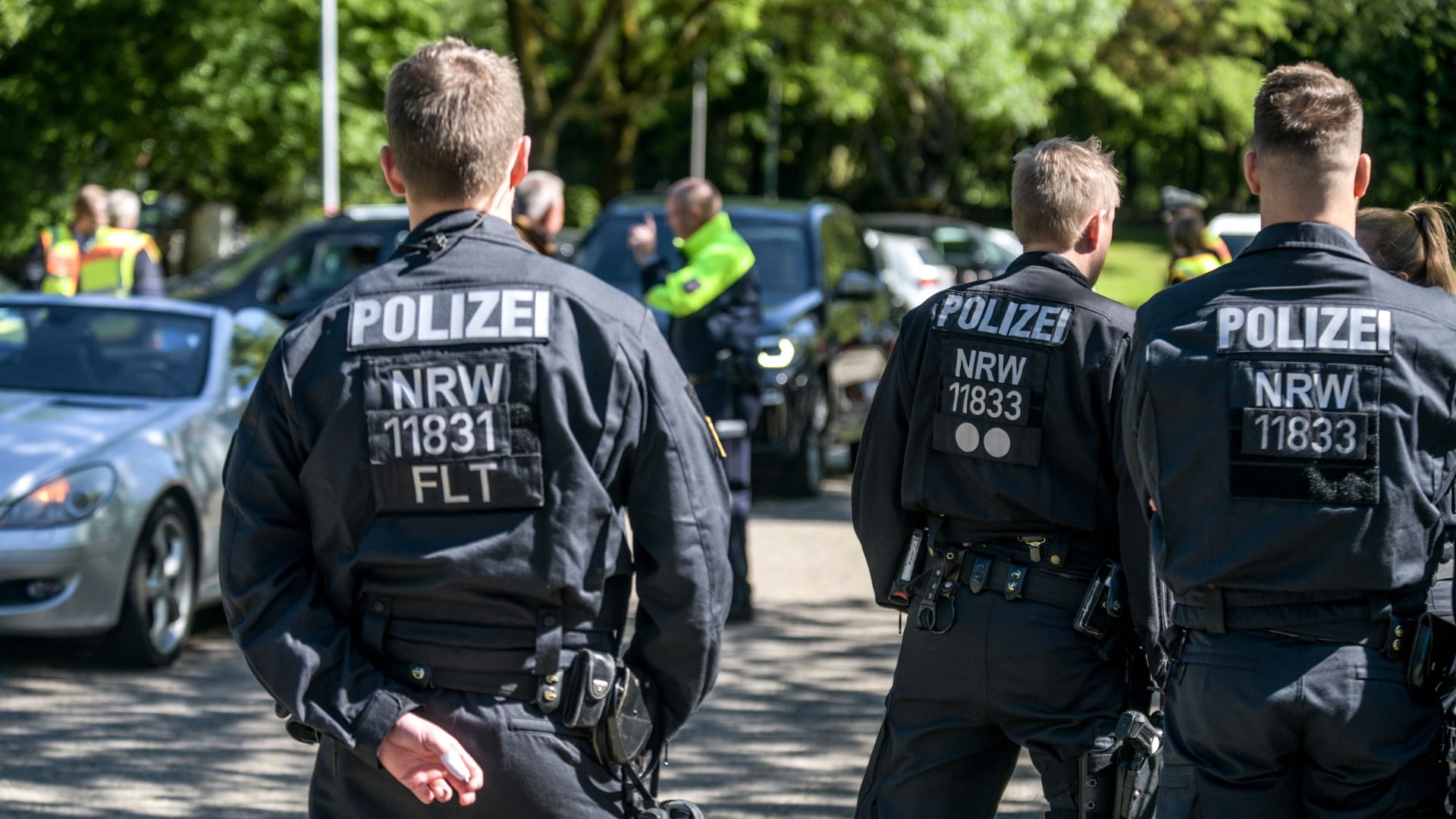 Polizeieinsatz in Krefeld (Symbolbild): Nach einem Tötungsdelikt sind die Hintergründe noch unklar.