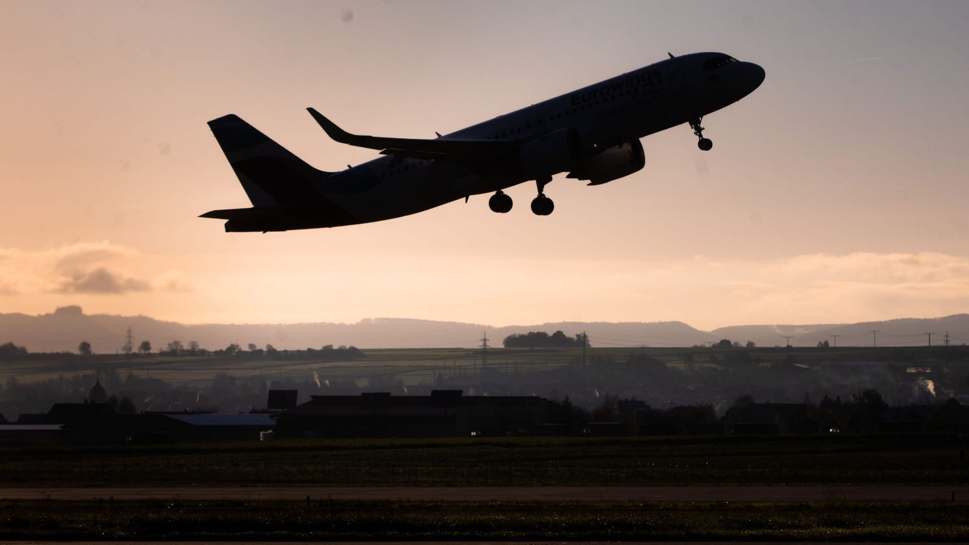 A320neo der Gesellschaft Eurowings am Flughafen Stuttgart