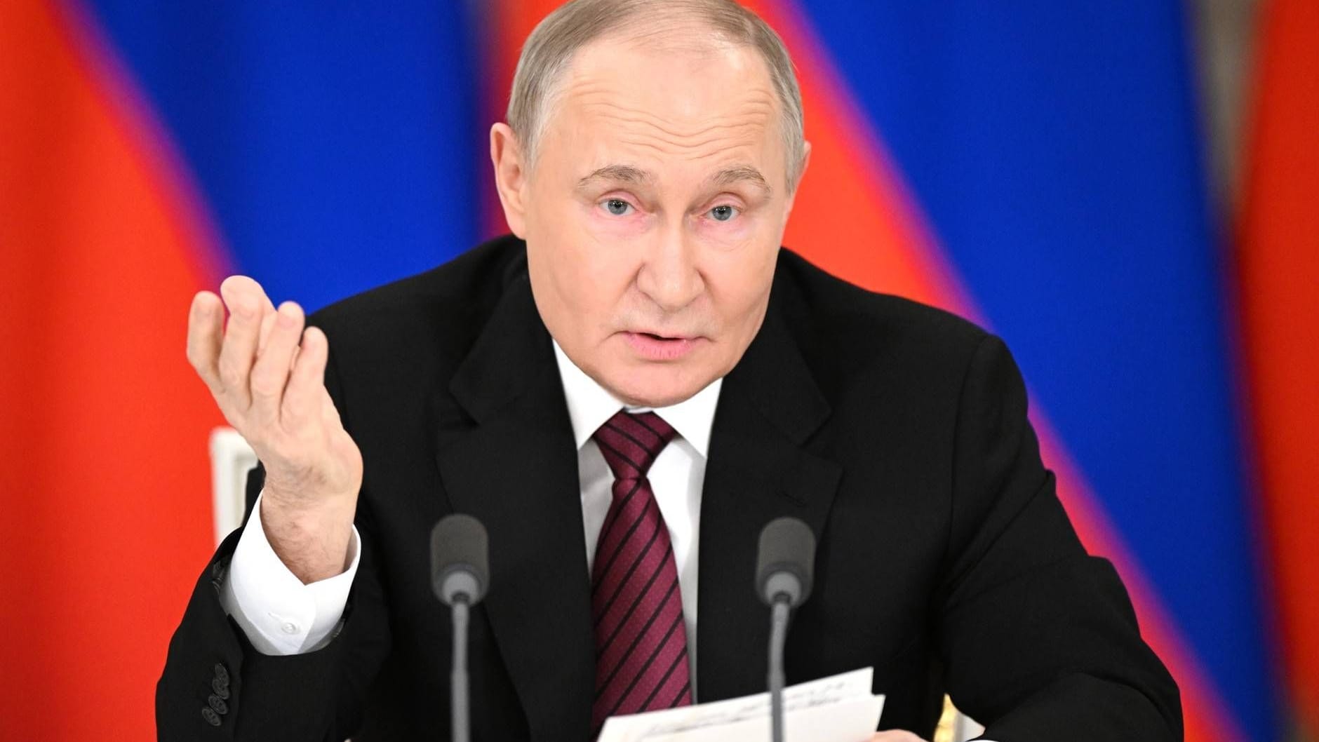 Russlands Diktator Wladimir Putin bei einer TV-Ansprache.
