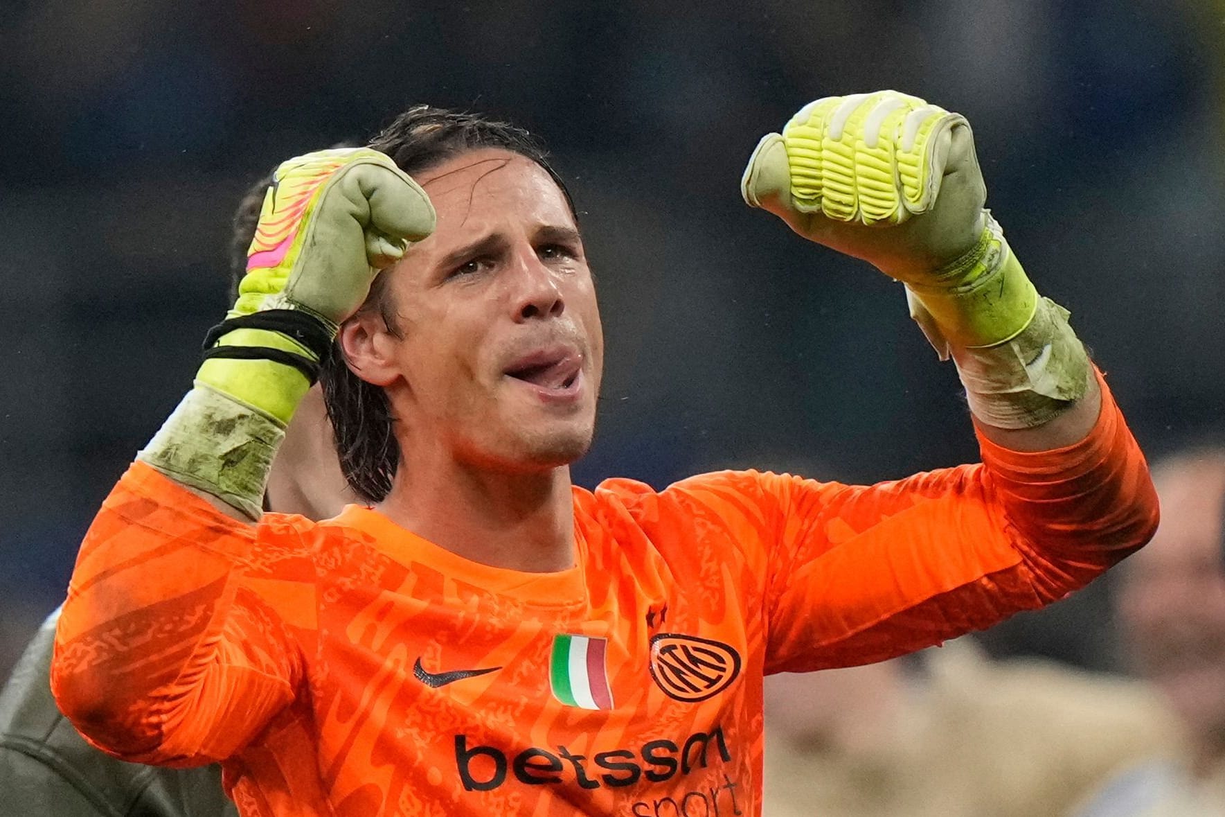 Yann Sommer mit Tränen in den Augen: Gegen den FC Barcelona wurde er Spieler des Spiels.