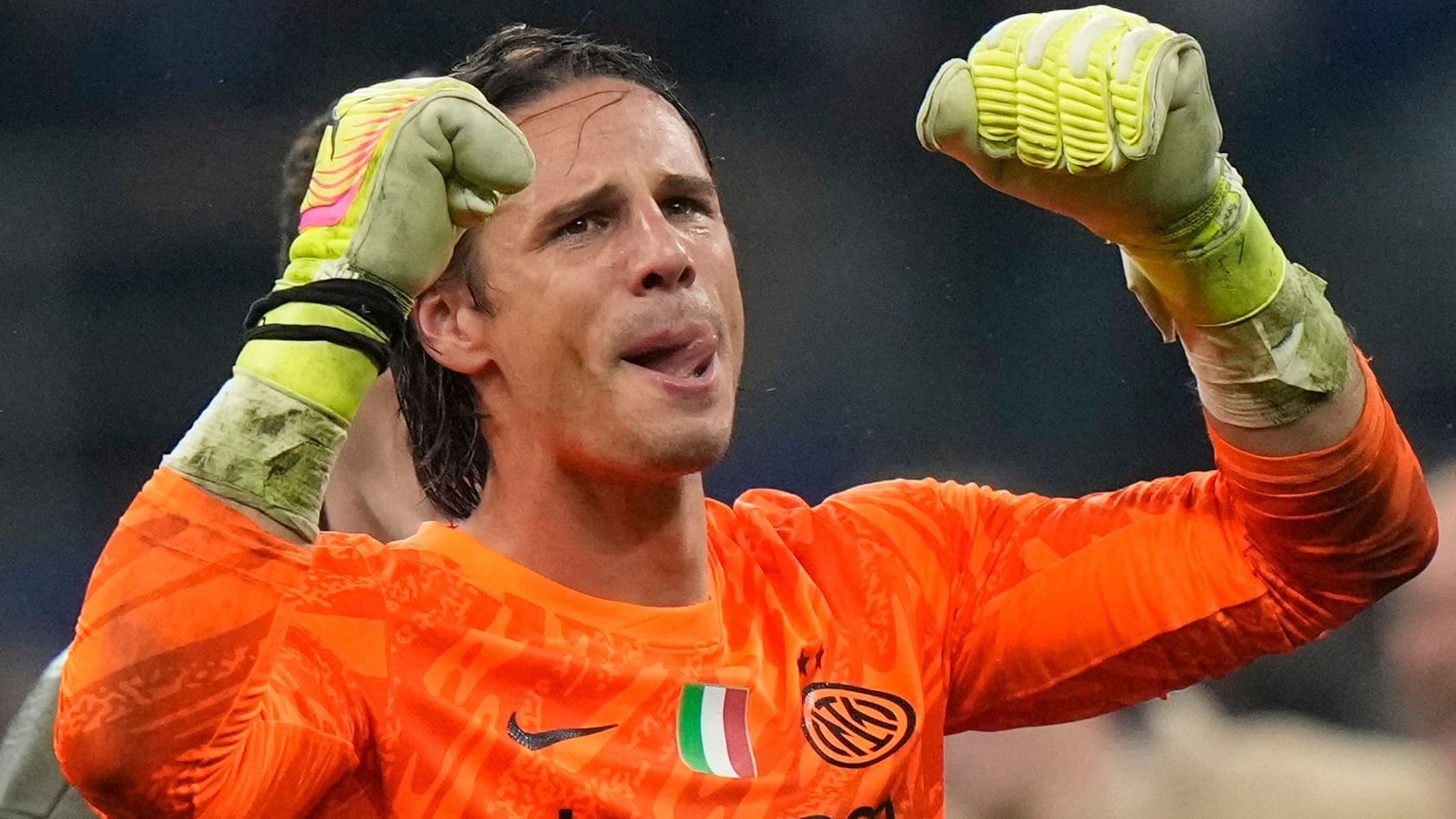 Yann Sommer mit Tränen in den Augen: Gegen den FC Barcelona wurde er Spieler des Spiels. Yann Sommer mit Tränen in den Augen: Gegen den FC Barcelona wurde er Spieler des Spiels.