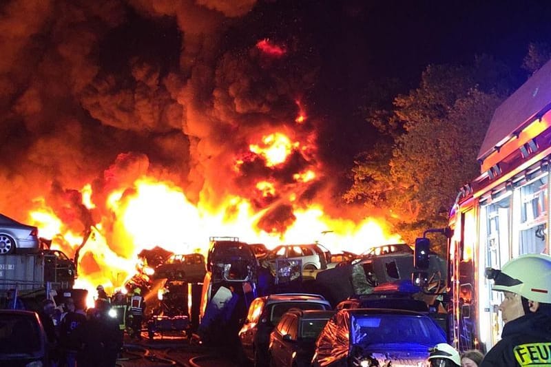 Die Rauchsäule war bis nach Bremen sichtbar.